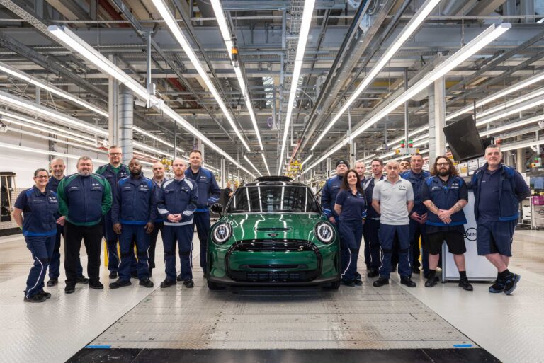 MINI celebrates production milestone with one millionth 3-door model